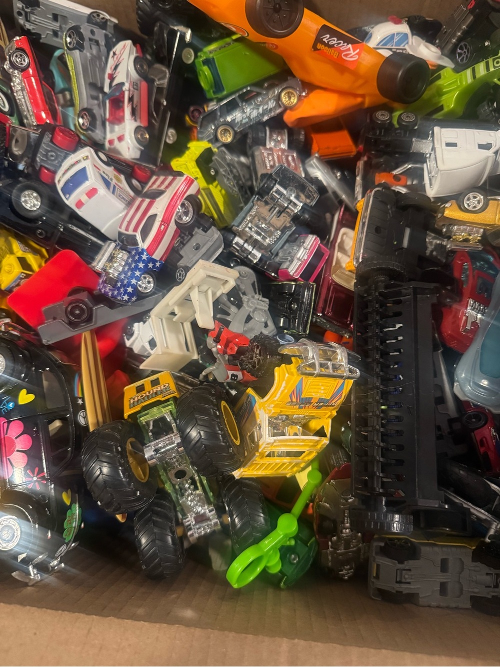 OFFERS ACCEPTED Kids Toy hot wheel Cars & assorted Vehicles - Picture 4 of 4